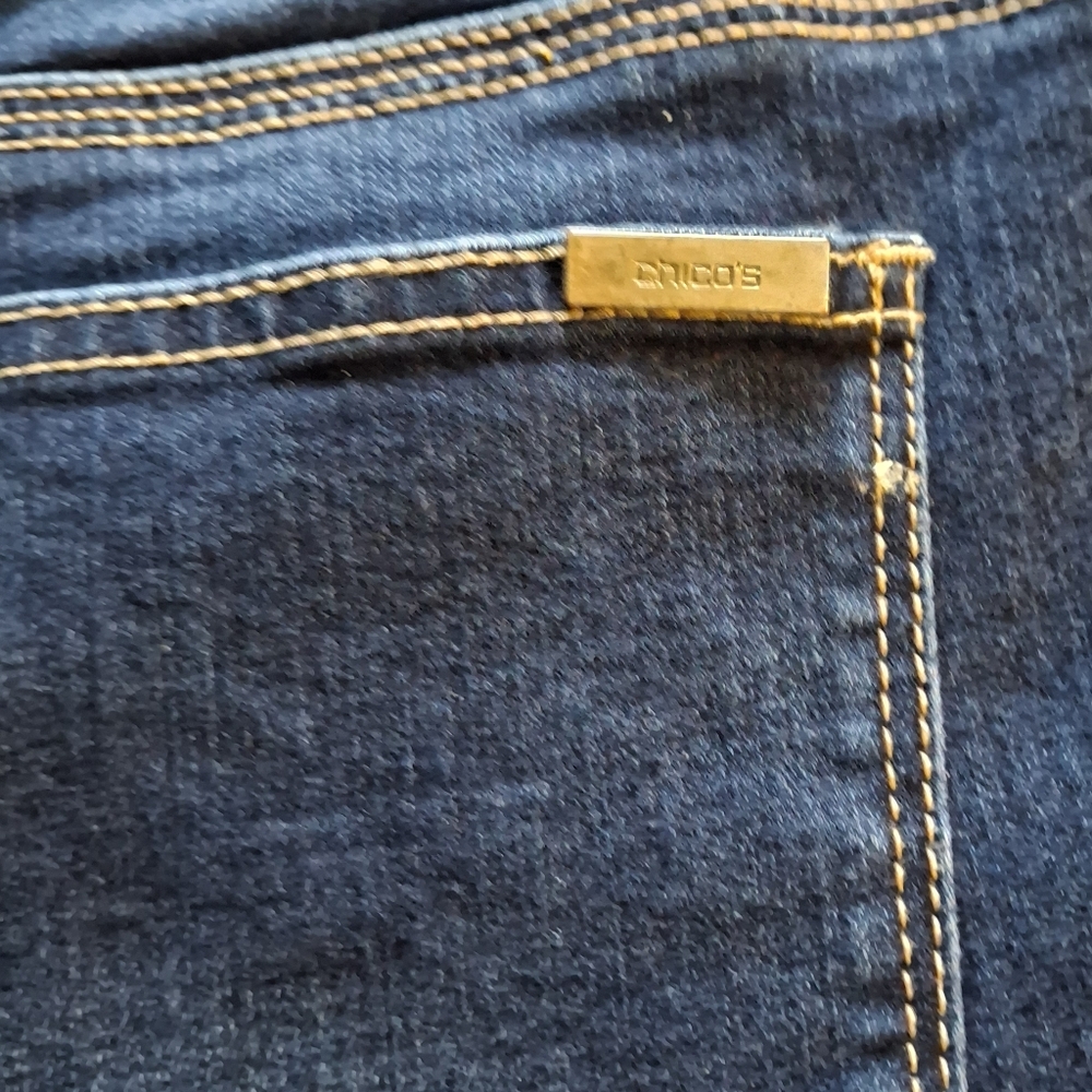 Chico's So Slimming Jeweled Jean Crop Pants Insm 26" Waist 30" Mid-rise Pre-own - Picture 12 of 13